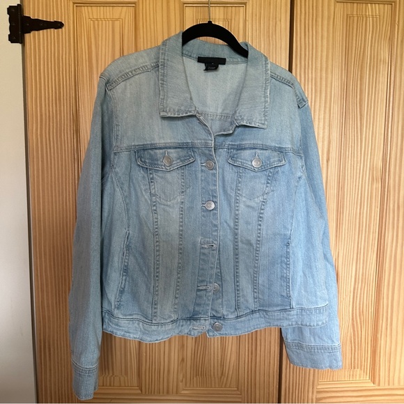 Like New Lane Bryant Light wash Denim/Jean Jacket (size 18) - Picture 5 of 6